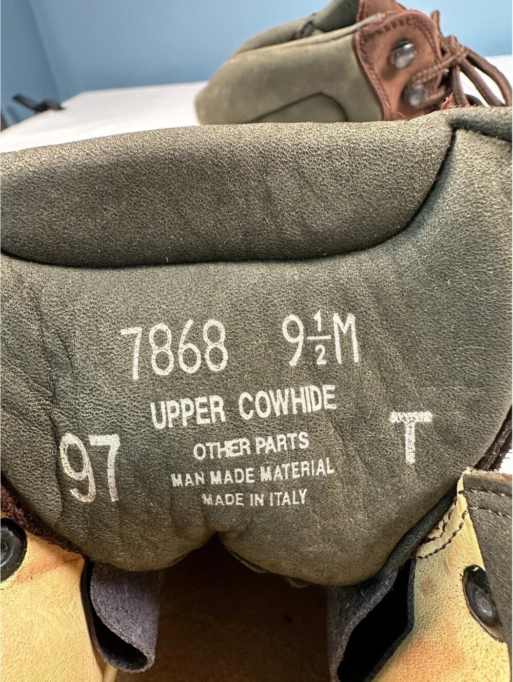 Vintage Vasque 7868 Made In Italy Leather Hiking Boots Mens 9.5M Vibram